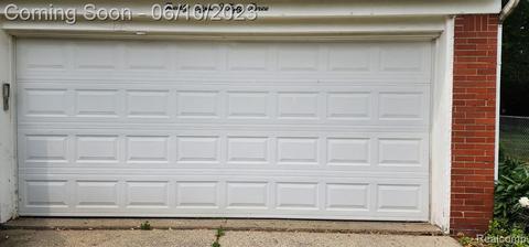 28053 Sunset Blvd W, Lathrup Village, MI 48076
