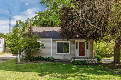 456 E Glass Rd, Ortonville, MI 48462