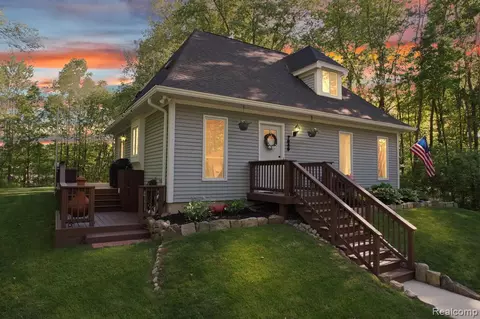 7046 Armstrong Rd, Howell, MI 48855