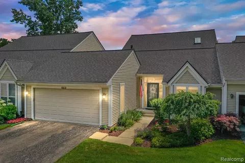663 Mill Pointe Dr, Milford, MI 48381