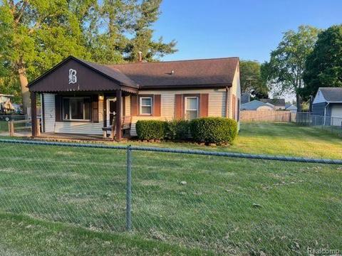 317 Falcon Rd, Jackson, MI 49202