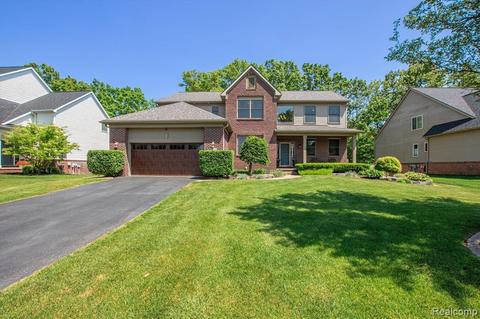 5654 Lancaster Ln, Commerce Twp, MI 48382
