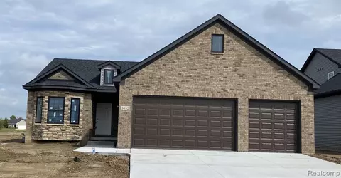 5032 Chatsworth St, Dundee, MI 48131