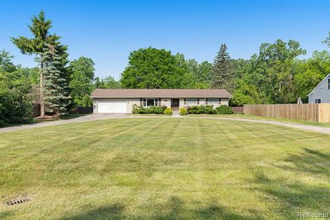 21117 Randall St, Farmington Hills, MI 48336