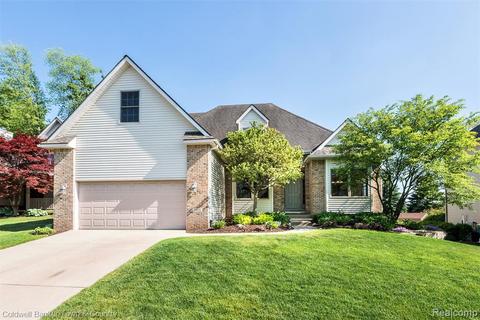 1059 Lincoln Dr, Brighton, MI 48116