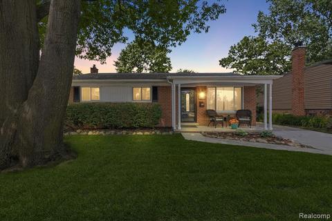 1055 Langley Blvd, Clawson, MI 48017