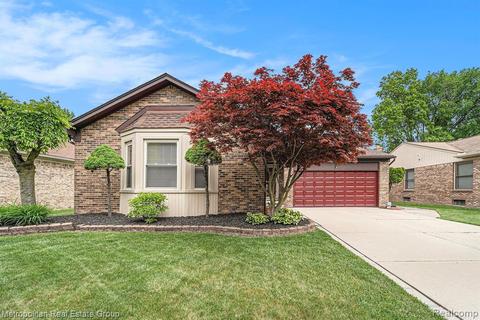 28142 Saint Louise Dr, Warren, MI 48092