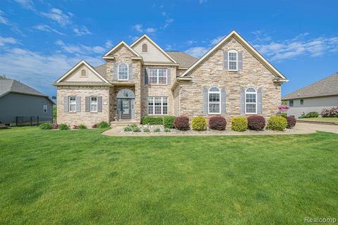 4390 Oak Tree, Fenton, MI 48430