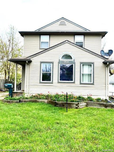 960 Lakeview St, Waterford, MI 48328