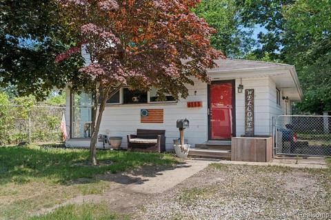 4153 Chamberlain St, Wayne, MI 48184
