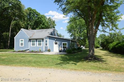807 S Bull Run Rd, Fowlerville, MI 48836