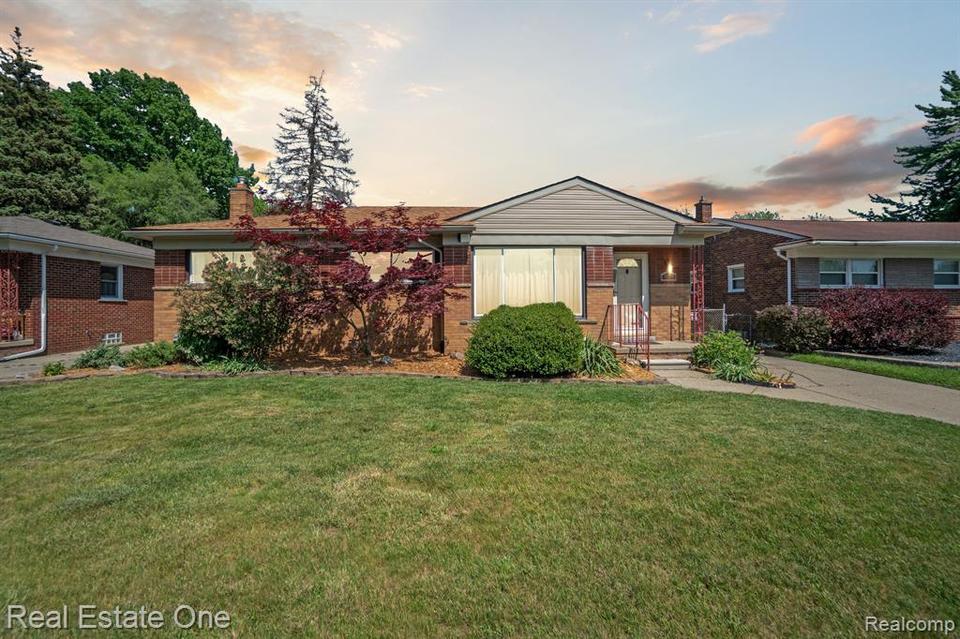 8936 Denne St, Livonia, MI 48150 1 photo MLS 20230042718 Movoto