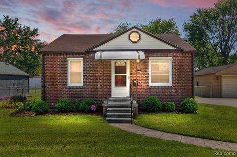 27912 Grant St, Saint Clair Shores, MI 48081