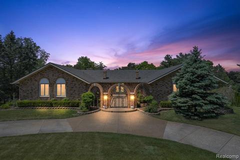 60601 Mound Rd, Washington, MI 48094