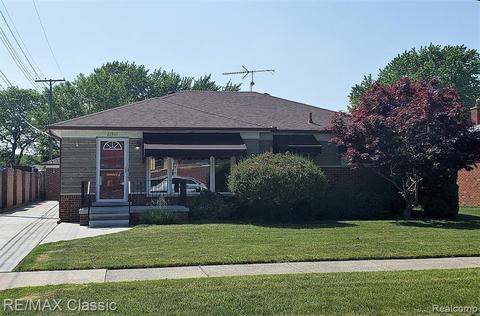 21901 Malvern St, Saint Clair Shores, MI 48080