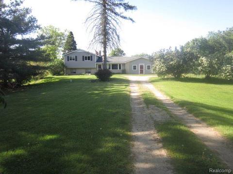 4980 Whipple Lake Rd, Clarkston, MI 48348