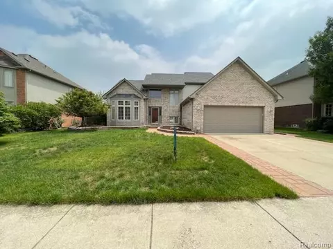 49594 Red Pine Dr, Macomb, MI 48044