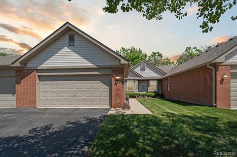 25117 Tara Ln, Flat Rock, MI 48134