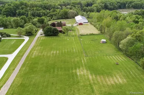 841 N Latson Rd, Howell, MI 48843