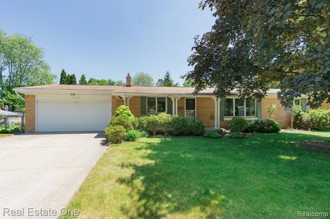 1400 Sycamore Dr, Rochester Hills, MI 48307