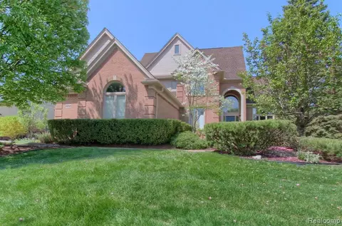 22121 Chase Dr, Novi, MI 48375