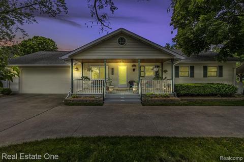 1633 S Duck Lake Rd, Milford, MI 48381