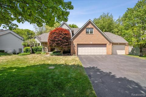 7104 Setters Pointe Blvd, Brighton, MI 48116