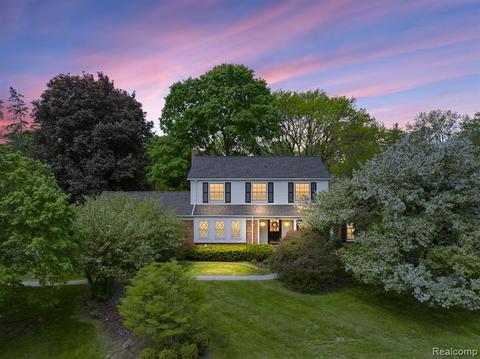 5874 Pentland Rd, Bloomfield Hills, MI 48301