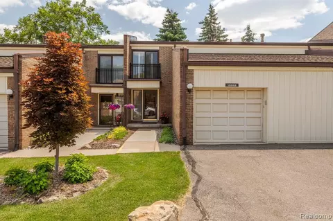 18242 University Park Dr, Livonia, MI 48152