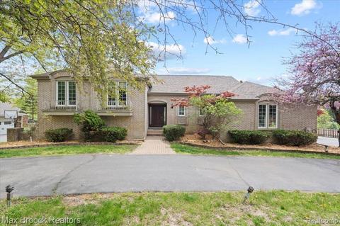 2264 Shore Hill Dr, West Bloomfield, MI 48323