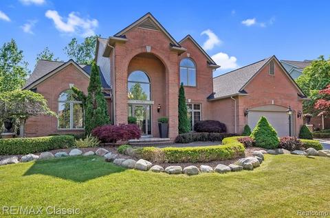 45583 Irvine Dr, Novi, MI 48374