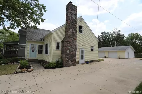 144 E Shore Dr, Whitmore Lake, MI 48189