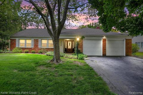 2656 Windsor Dr, Troy, MI 48085