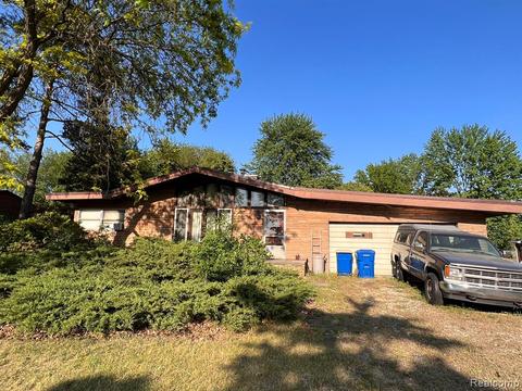 3932 Clintonville Rd, Waterford, MI 48329
