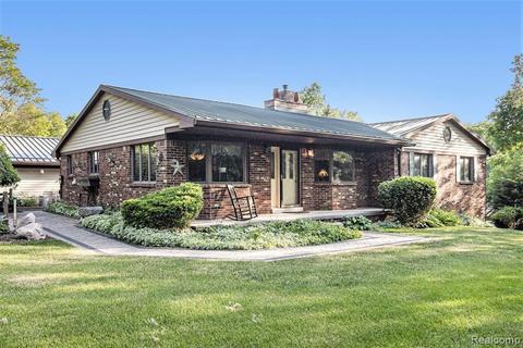 7280 Groveland Rd, Holly, MI 48442