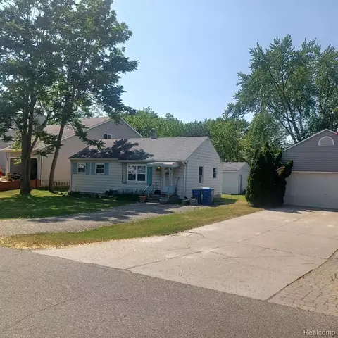 1396 Beachland Blvd, Waterford, MI 48328