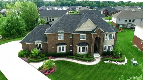 1682 Ashwood Ct, Troy, MI 48085