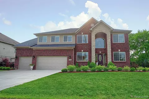 3115 Cedar Crest Dr, Troy, MI 48083