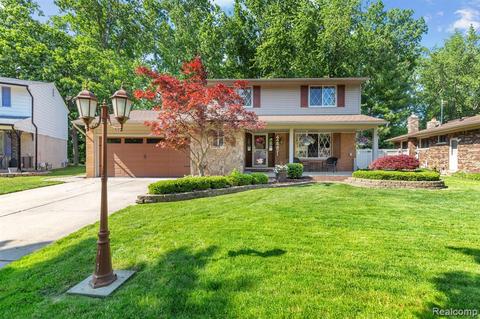 42251 Columbia Ct, Sterling Heights, MI 48313