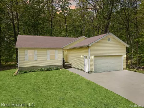 1303 Brady Ave, Burton, MI 48529