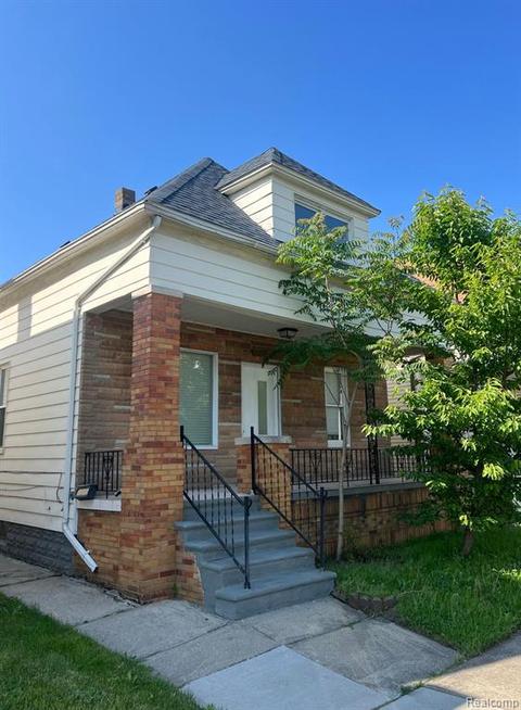 2374 Holmes St, Hamtramck, MI 48212