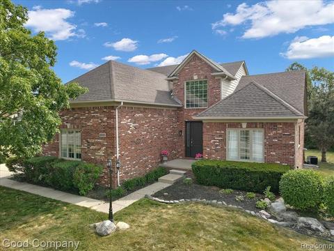 2935 Fair Acres Dr, Rochester Hills, MI 48307