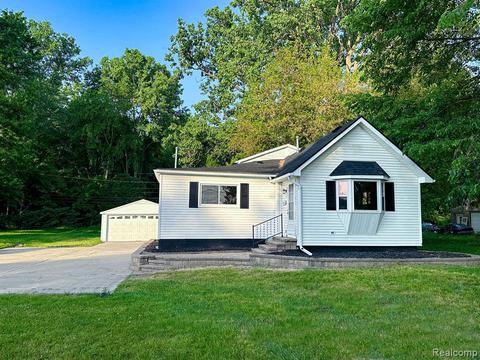 26120 Campau Ln, Harrison Township, MI 48045