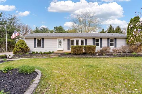 8892 Roe Rd, Chelsea, MI 48118