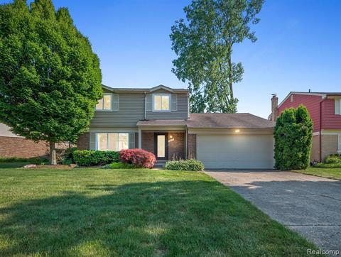 18825 Lincoln Dr, Southfield, MI 48076