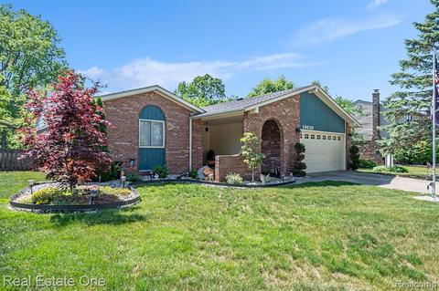 19630 Dawnshire Dr, Brownstown, MI 48193