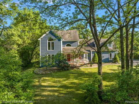 276 E Gunn Rd, Rochester, MI 48306