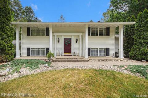 887 S Tipsico Lake Rd, Milford, MI 48380