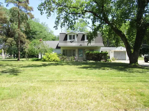 20100 Osmus St, Livonia, MI 48152