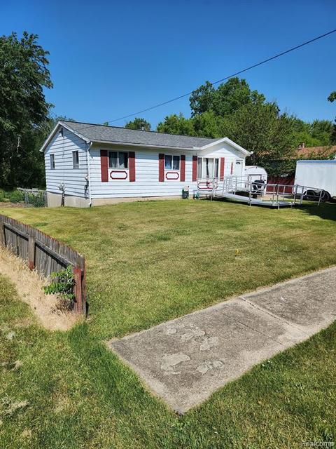 956 Whitney St, Jackson, MI 49202 photo 1